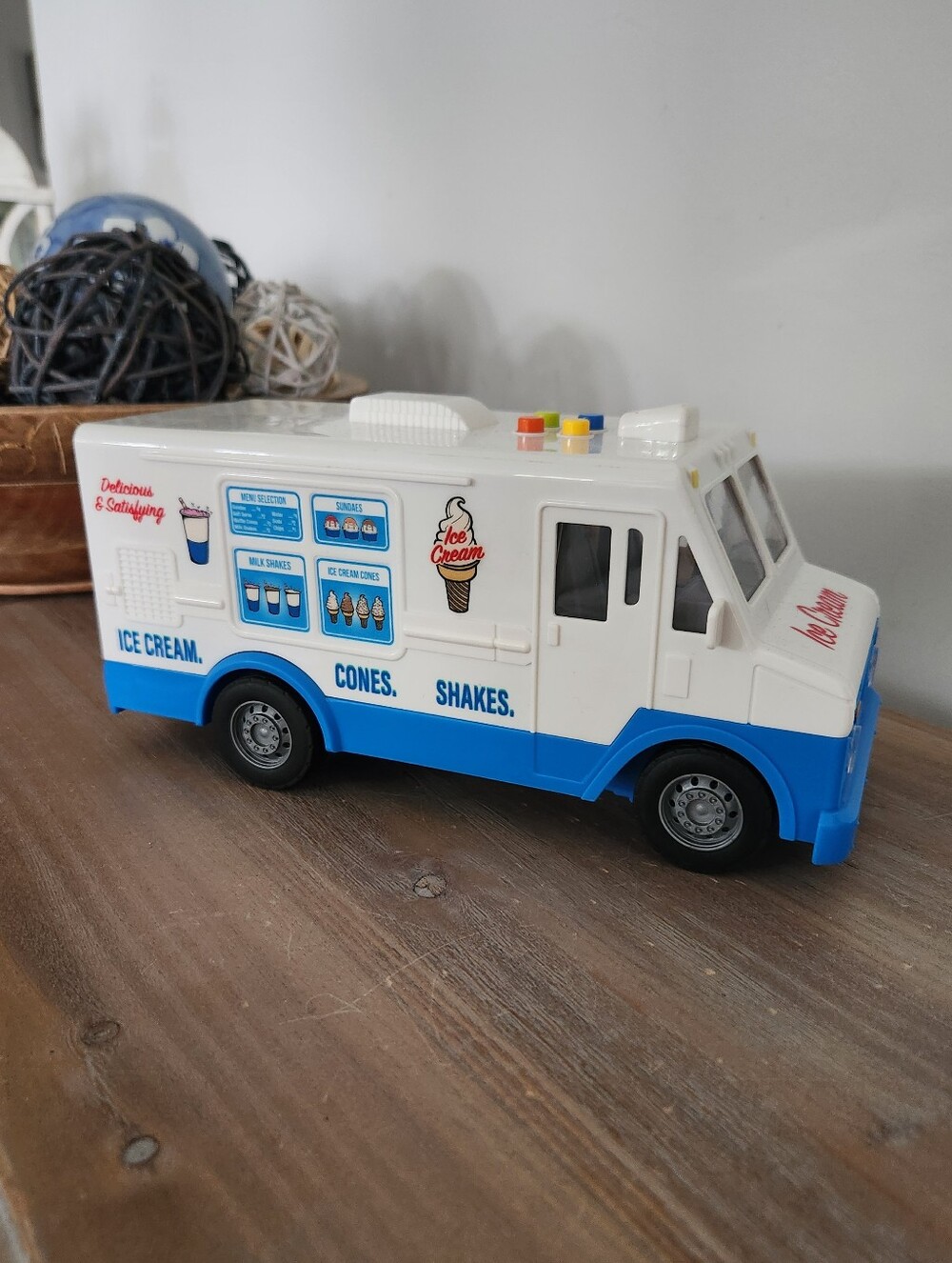 Code Red Novelties Lights & Sounds Toy Ice Cream Truck 12" Friction Motor